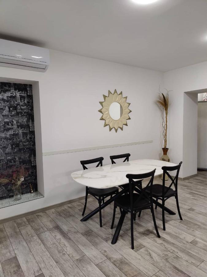 Modern Apartment In The Center With The View Of The Majestic Ararat Jerevan Buitenkant foto